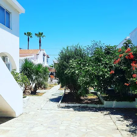 Aspro Spiti Тигаки