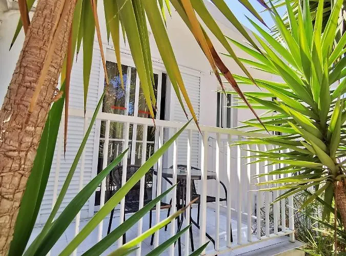 Aspro Spiti Tigkaki (Kos)