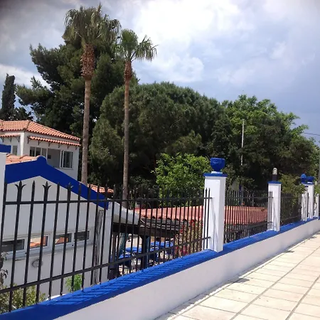 Ξενοδοχείο με διαμερίσματα Aspro Spiti 2*